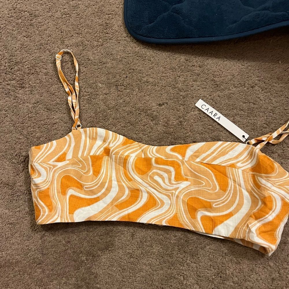NWT CAARA orange and white cropped bra top, M